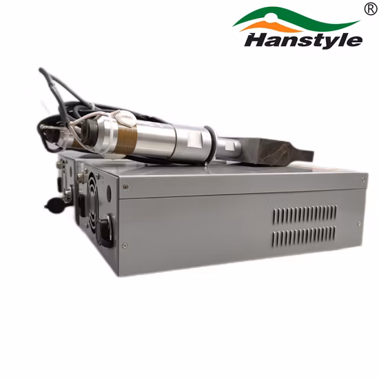 自動車用ストップバックライトモジュールの超音波プラスチック溶接シールシステム